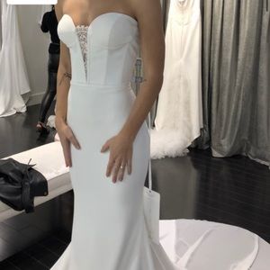 SOLD - NWT Wedding Dress - Pronovias Antares